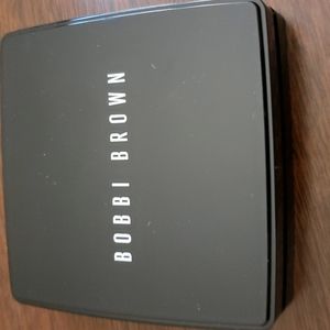 Bobby Brown sheer finished pressed powder .